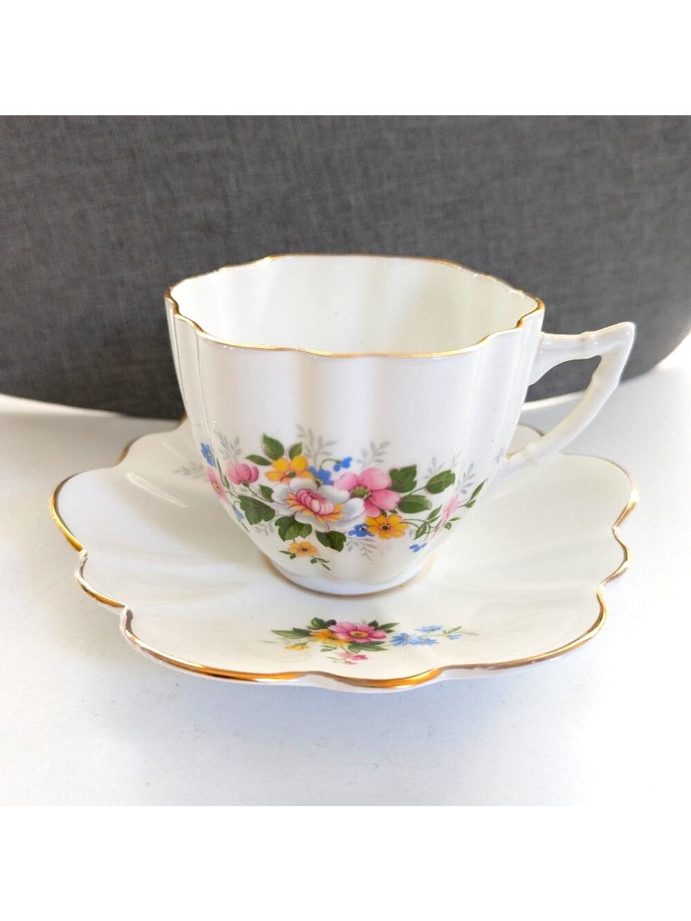 Vintage Royal Imperial Finest Bone China Floral Bouquet Cottage Tea Cup Saucer